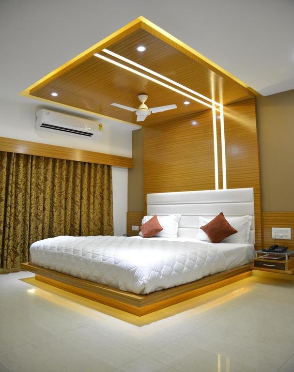 Hotel Corona Bharuch Kamer foto